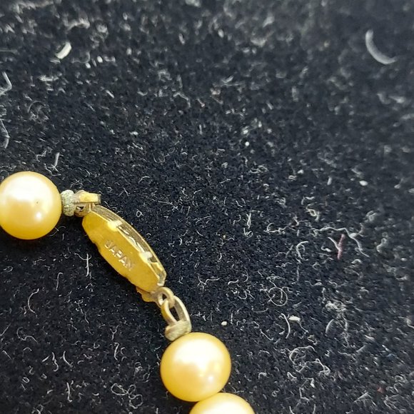 Cream colored Faux Pearl necklace from Japan - Picture 4 of 4